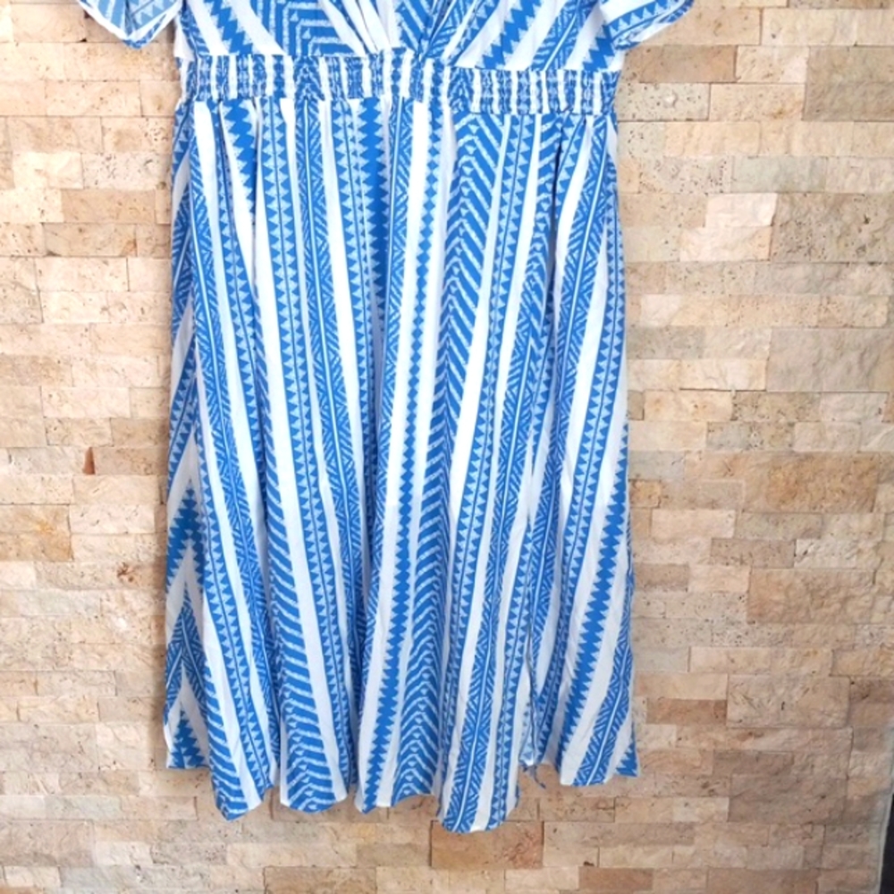 BloomChic Plus Size Solid Geometric Dolman Sleeve Side Pockets  Split Hem - Picture 3 of 13